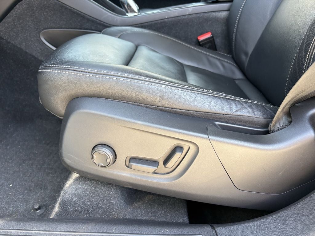2023 Volvo XC40 B5 Plus Bright Theme