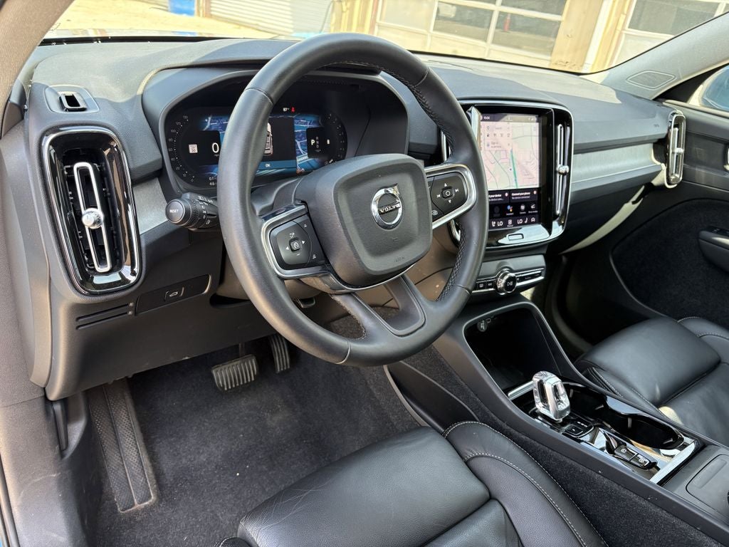 2023 Volvo XC40 B5 Plus Bright Theme