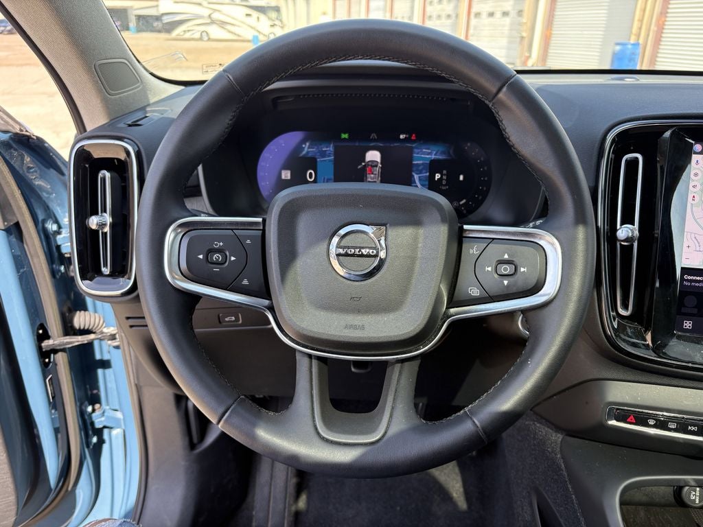 2023 Volvo XC40 B5 Plus Bright Theme