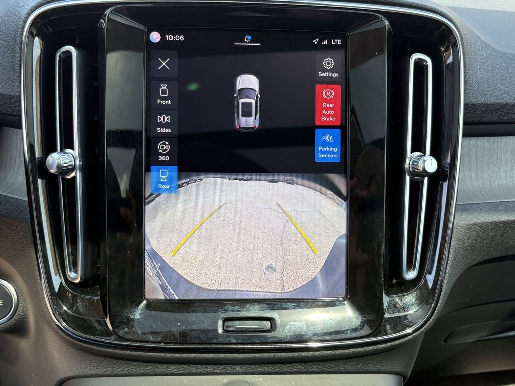 2023 Volvo XC40 B5 Plus Bright Theme