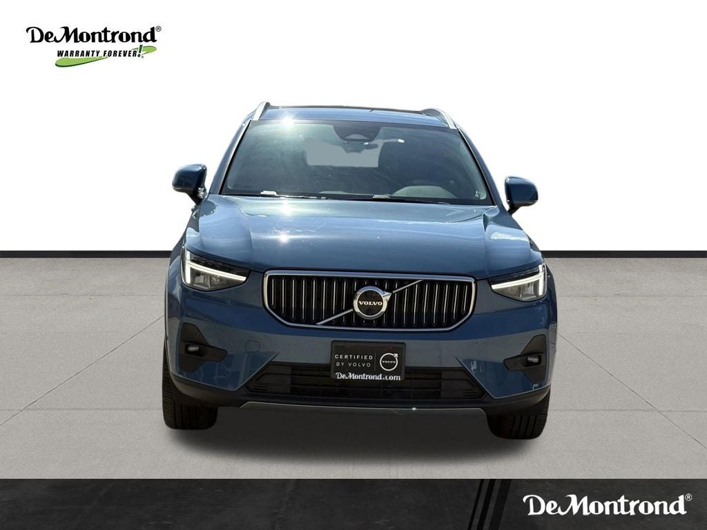 2023 Volvo XC40 B5 Plus Bright Theme