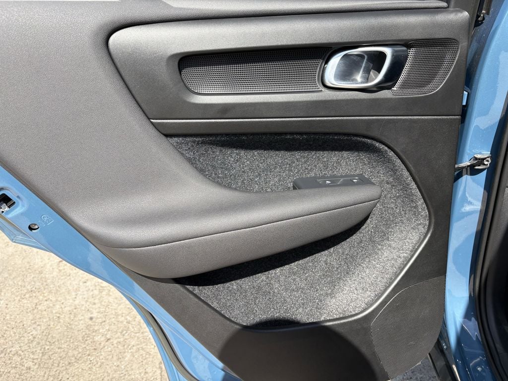 2023 Volvo XC40 B5 Plus Bright Theme