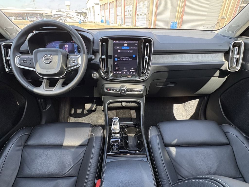 2023 Volvo XC40 B5 Plus Bright Theme
