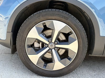 2023 Volvo XC40 B5 Plus Bright Theme