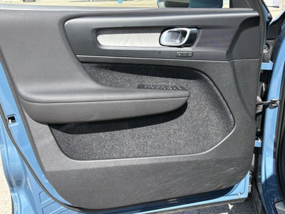 2023 Volvo XC40 B5 Plus Bright Theme