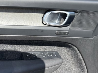 2023 Volvo XC40 B5 Plus Bright Theme