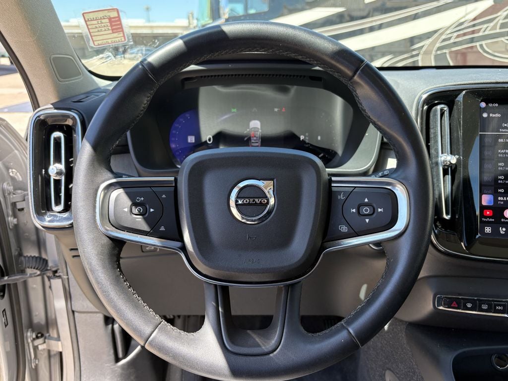 2023 Volvo XC40 B5 Plus Bright Theme