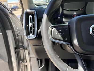 2023 Volvo XC40 B5 Plus Bright Theme