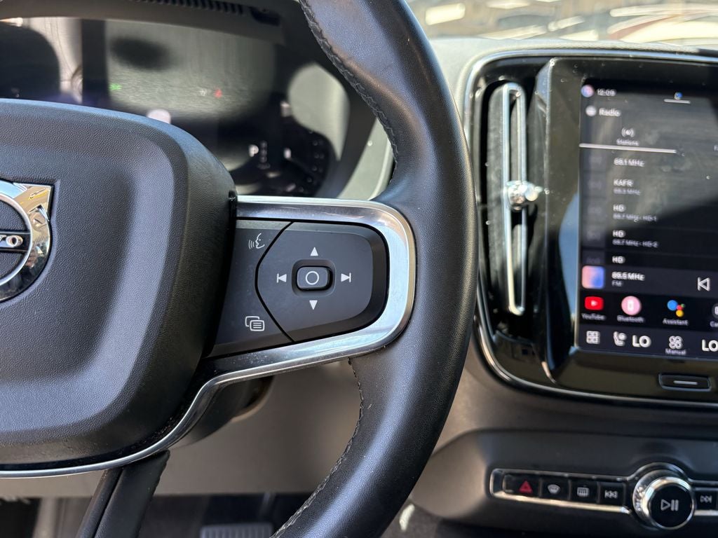 2023 Volvo XC40 B5 Plus Bright Theme