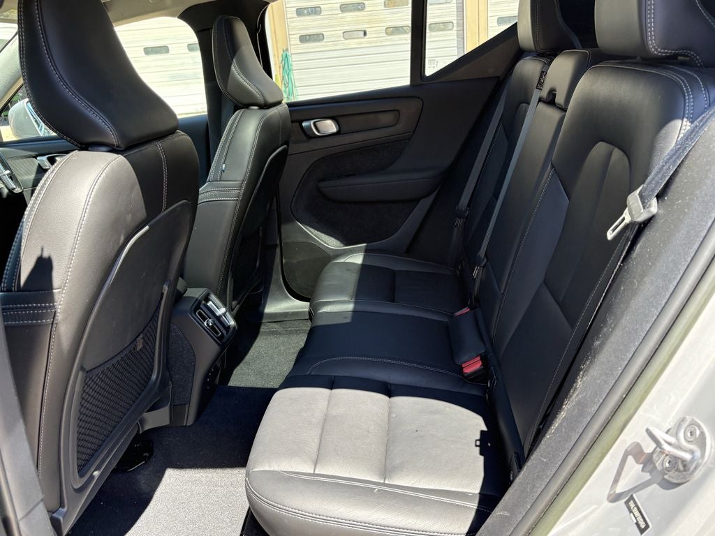 2023 Volvo XC40 B5 Plus Bright Theme