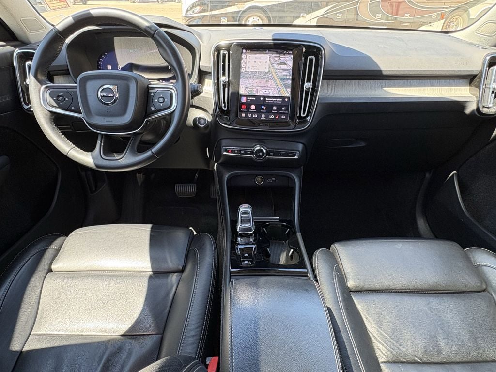 2023 Volvo XC40 B5 Plus Bright Theme
