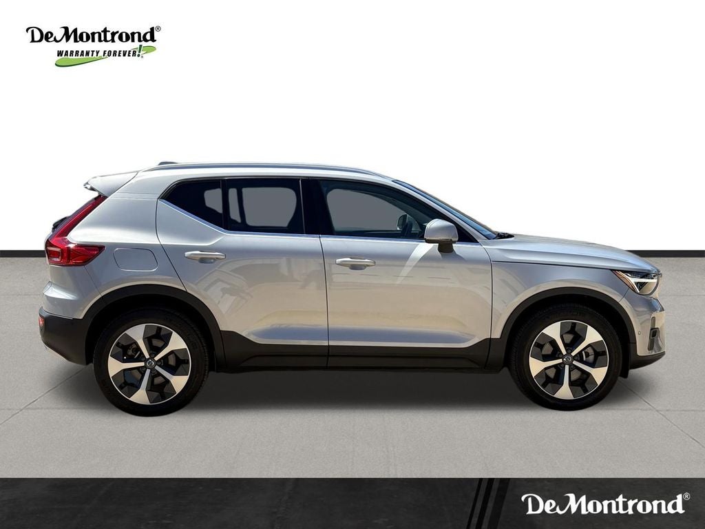 2023 Volvo XC40 B5 Plus Bright Theme