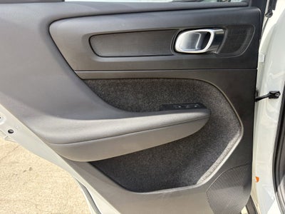 2023 Volvo XC40 B5 Plus Dark Theme