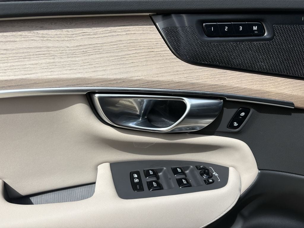 2026 Volvo XC90 B5 Plus