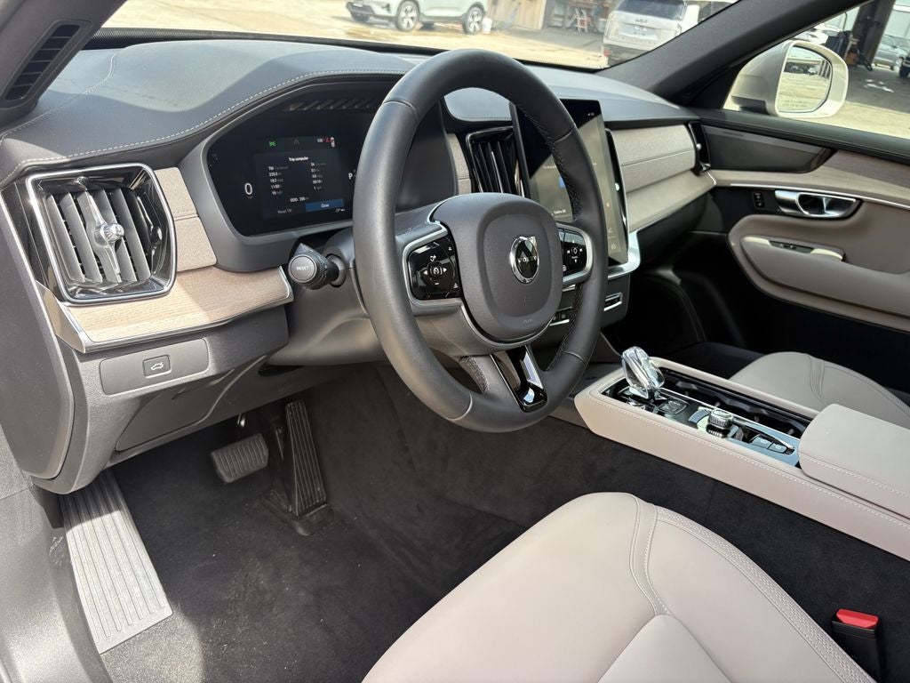 2026 Volvo XC90 B5 Plus