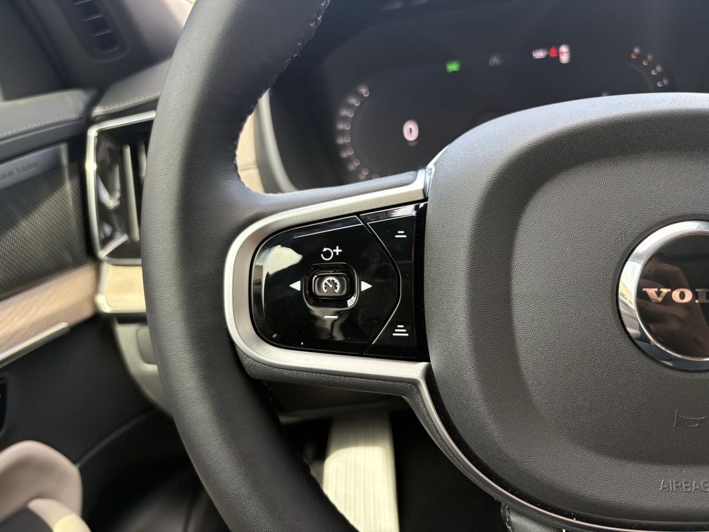 2026 Volvo XC90 B5 Plus