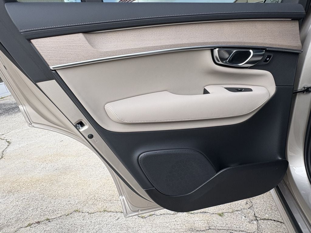 2026 Volvo XC90 B5 Plus