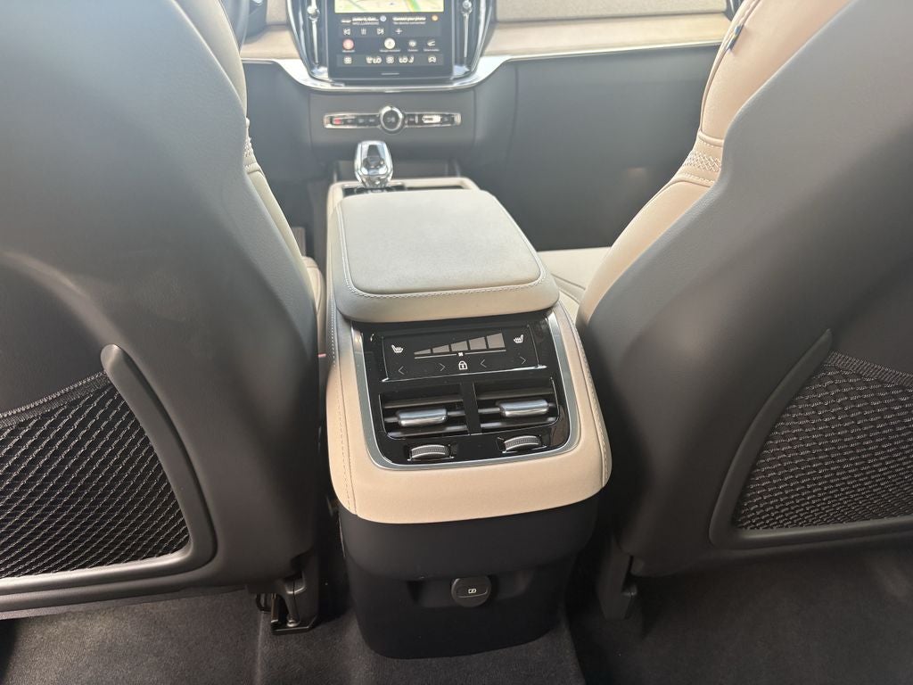 2026 Volvo XC90 B5 Plus