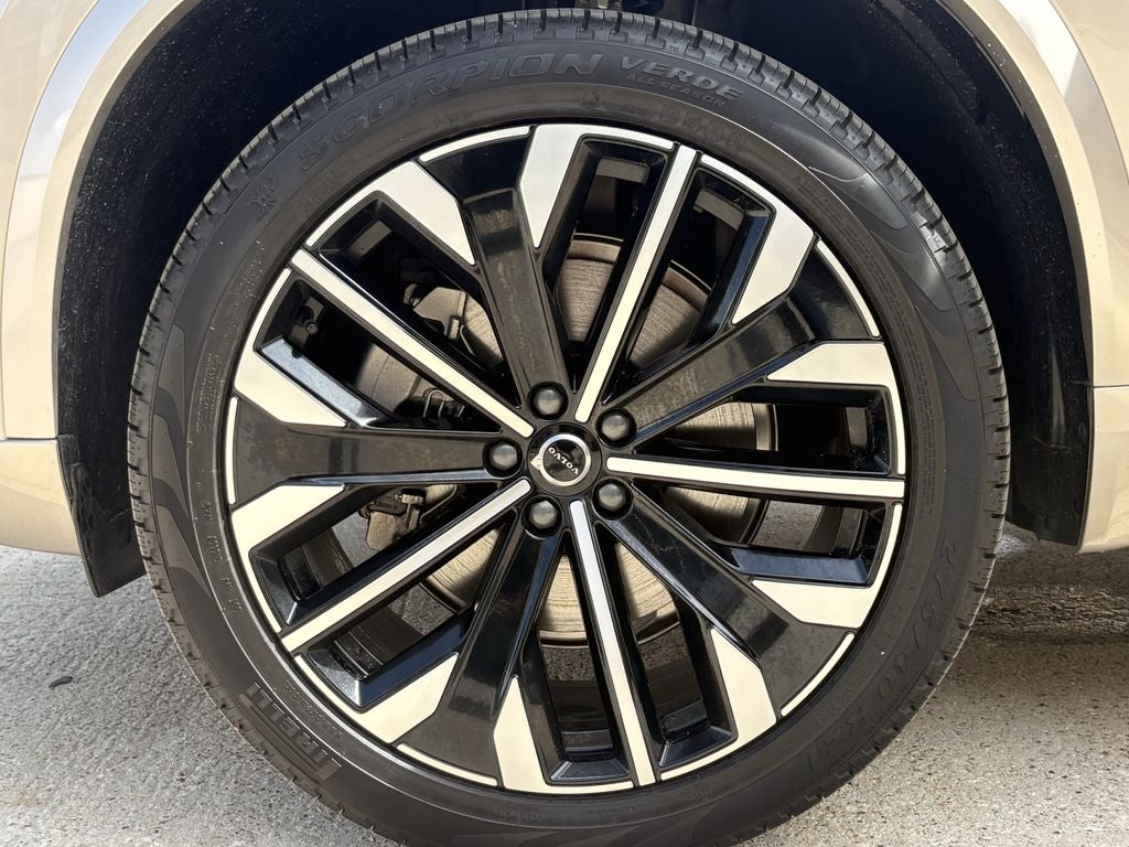 2026 Volvo XC90 B5 Plus