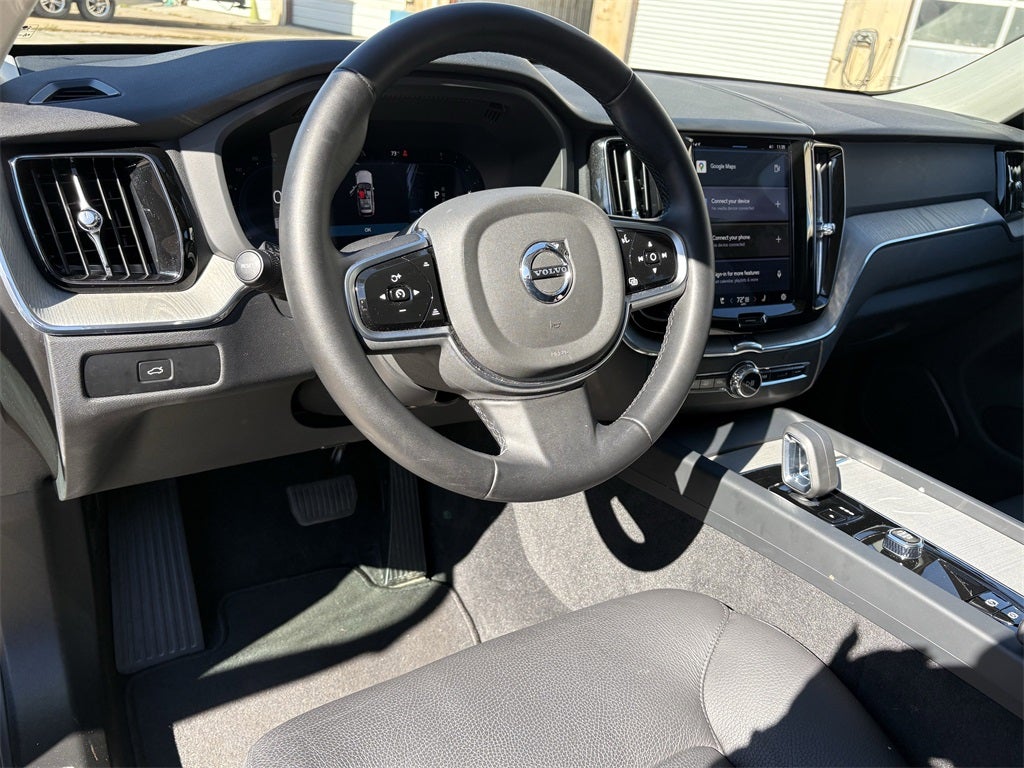 2025 Volvo XC60 B5 Plus