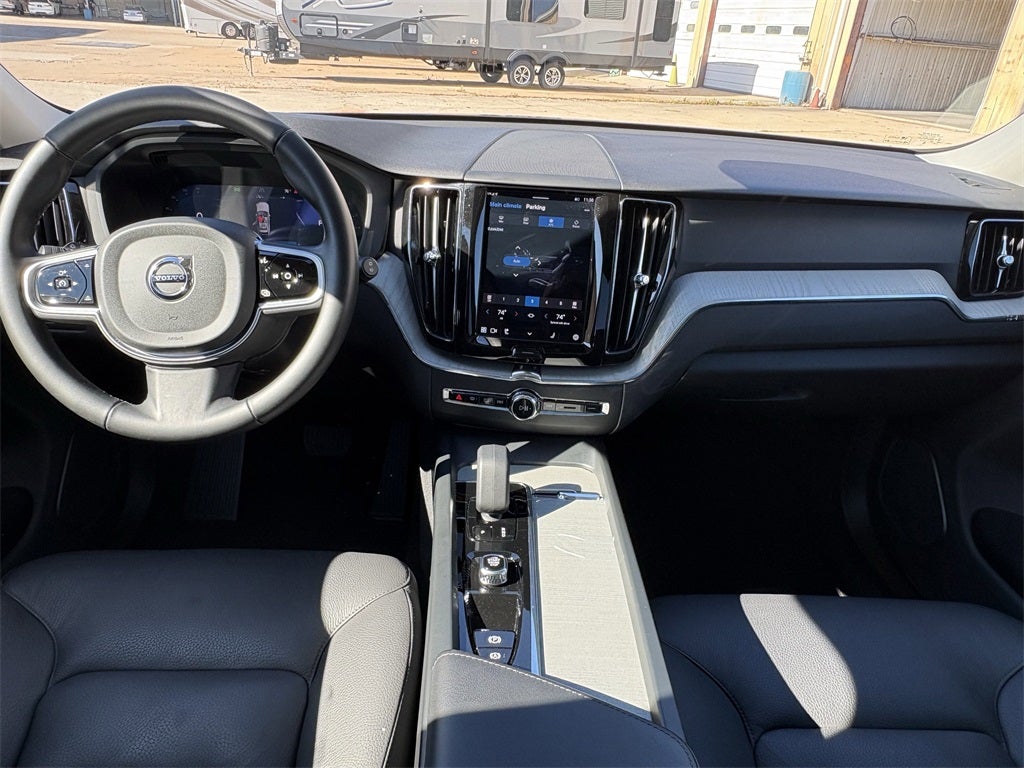2025 Volvo XC60 B5 Plus