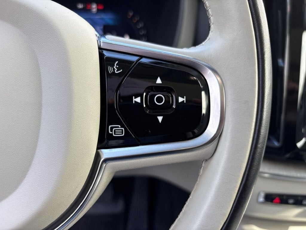 2024 Volvo XC60 B5 Plus Dark Theme