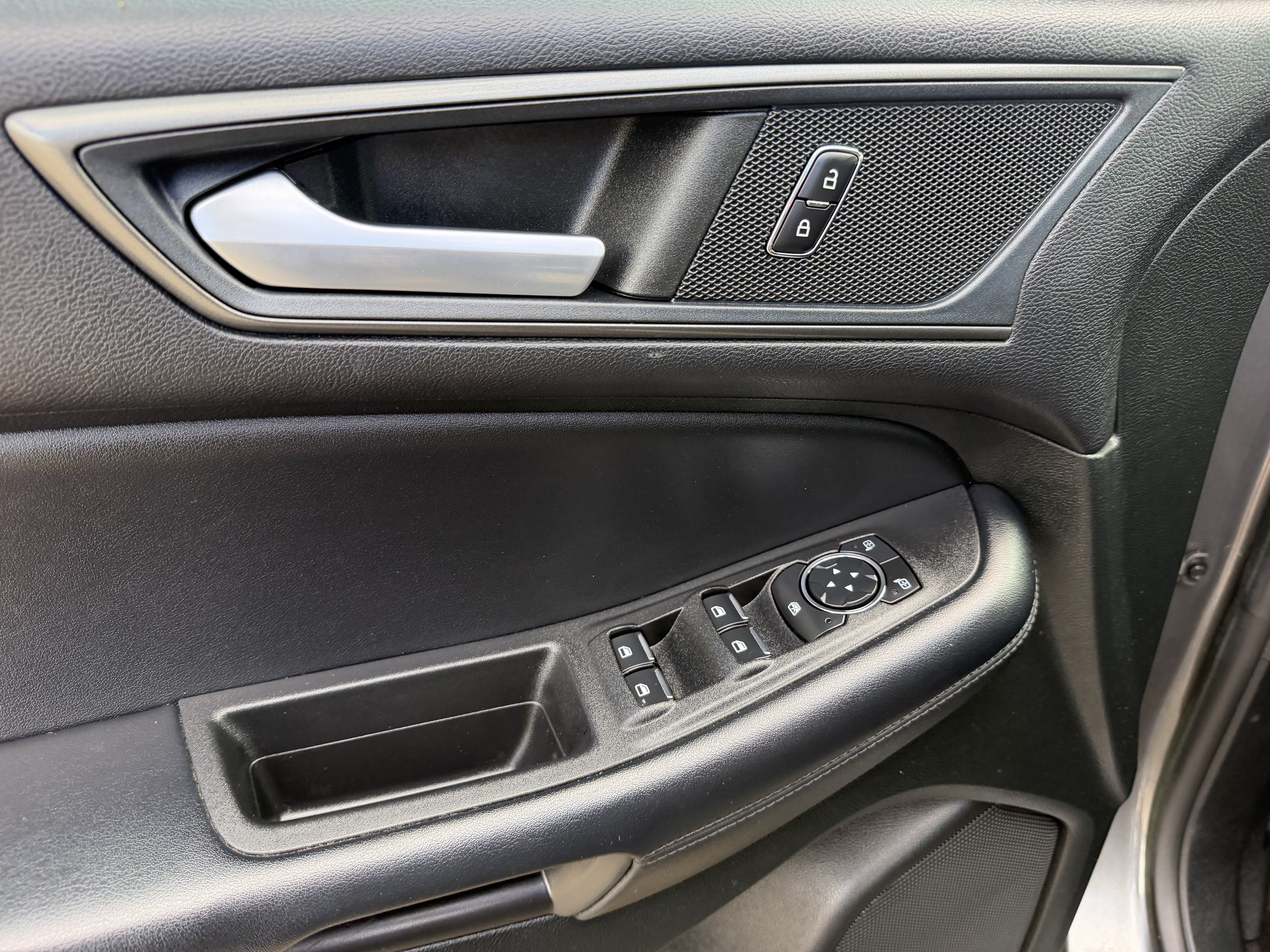 2023 Ford Edge SE
